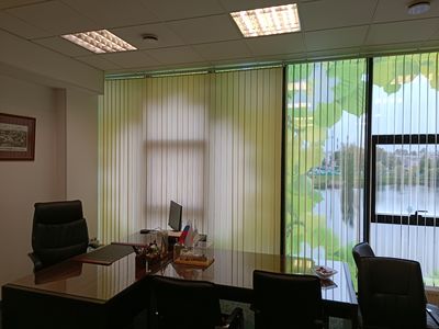 Вертикальные жалюзи для офиса в БЦ Времена года